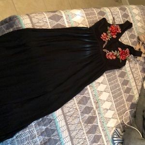Floral piece dress that opens on the sides